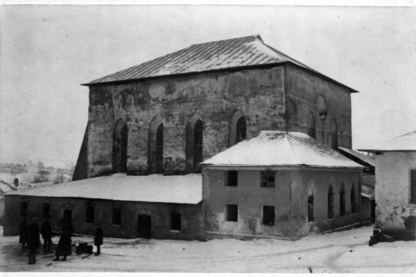 Культова споруда в Підгайцях на фото столітньої давнини