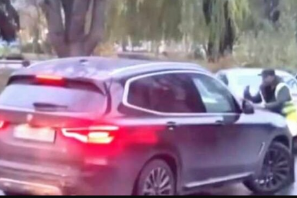 Суд вирішив, що водійка BMW, яка у Тернополі «протягнула» паркувальника по асфальту і втекла, невинна