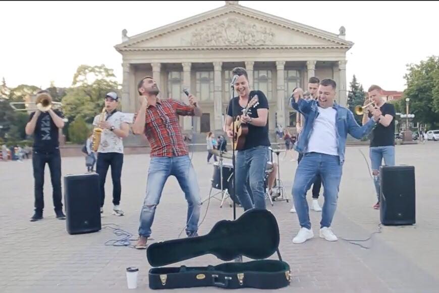 Гурт «ВІА Кіп’яток» опублікував новий кліп на пісню «Синя смужка» (Фото, відео)